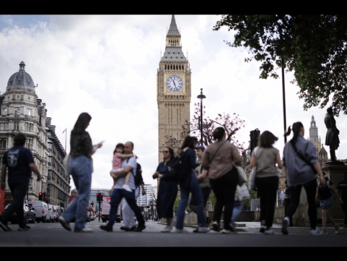 La crescita economica in Gb rallenta, +0,3% nel trimestre