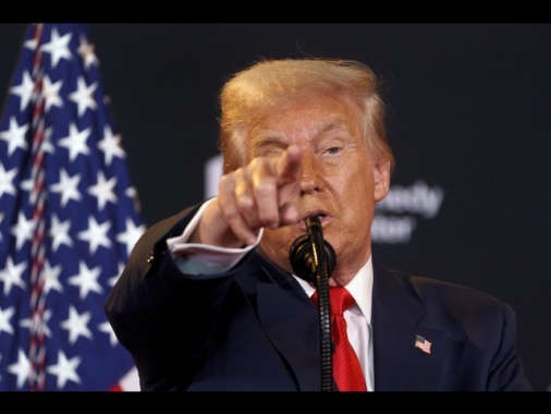 Politico, 'Trump vuole offrire garanzie sicurezza Usa a Kiev'