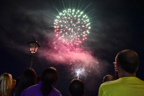 Ferragosto nel Varesotto: fuochi a Laveno, feste dappertutto