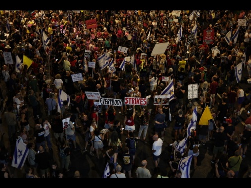 Al via sciopero generale a Tel Aviv, bloccate autostrade
