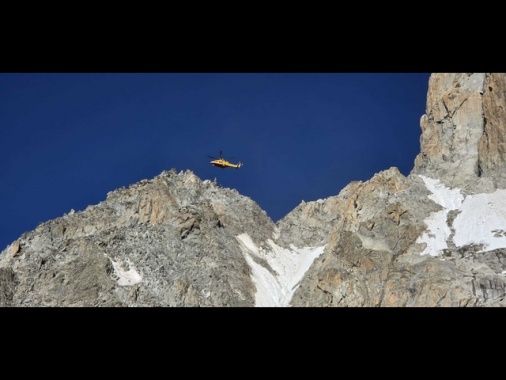 Precipita sul Monte Bianco, morto alpinista