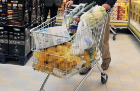 Fuga dal supermercato col carrello pieno: fermato