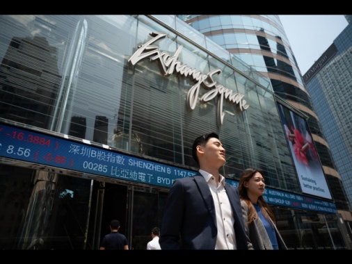 Borsa: Hong Kong positiva, apre a +0,29%