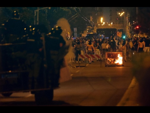Serbia, nuovi scontri e violenze a Belgrado