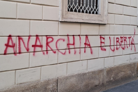 Disordini durante il Remigration Summit: fogli di via a 9 anarchici