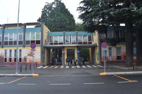 Parabiago, furto di rame in due scuole: ripresa a rischio