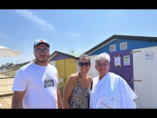 La 'spiaggia abile', anche operatore sanitario e interprete Lis