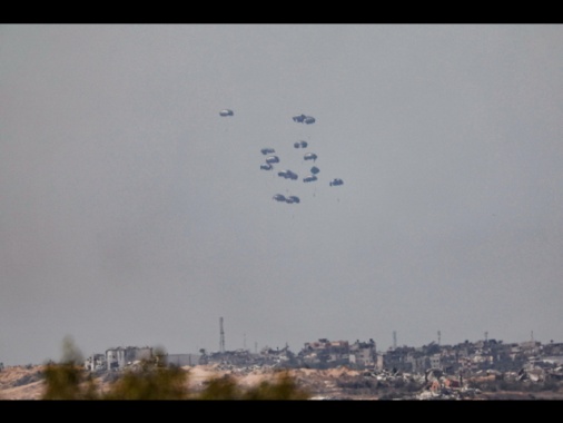 Idf, oggi lanciati 145 pallet di aiuti su Gaza