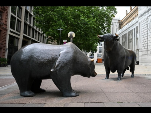 Borsa: l'Europa chiude contrastata, Parigi -0,44%, Londra +0,23%