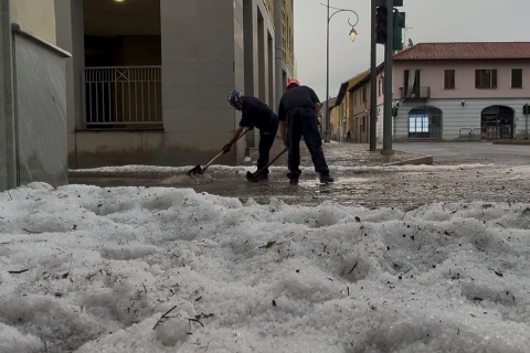 Grandine, allagamenti e piante giù: Alto Milanese colpito dal maltempo