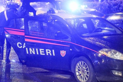 Sei coltellate al figlio della compagna: arrestato
