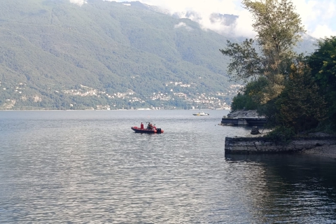Si tuffa nel lago e sparisce: proseguono le ricerche