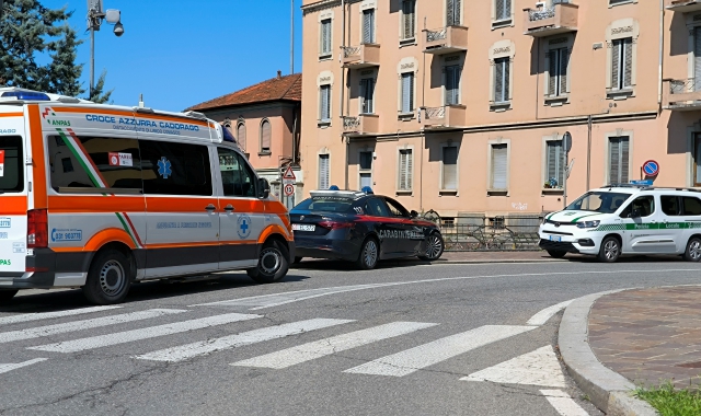 I mezzi di soccorso sul ponte della Vittoria nella mattinata di venerdì (foto Domenico Ghiotto/BLITZ)