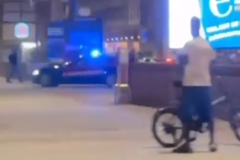 Botte in piazza Repubblica: un ferito