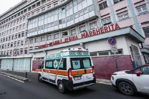 Cade nella piscina del b&b, bimbo di tre anni ancora grave