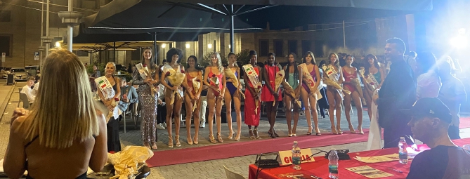 Palestina e Miss Lago Maggiore, i due volti della piazza