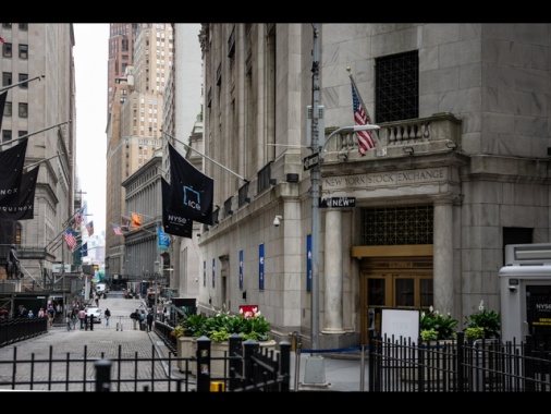 Wall Street chiude negativa, Dj -0,77%, Nasdaq -0,22%
