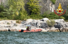 Disperso nel lago a Caldè, proseguono le ricerche