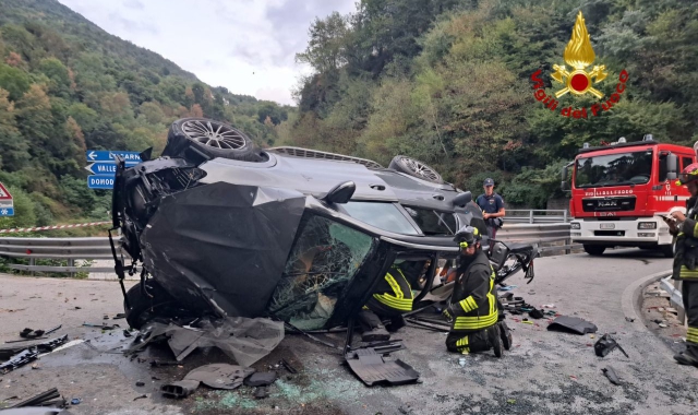 Auto giù dalla scarpata, tragedia sfiorata