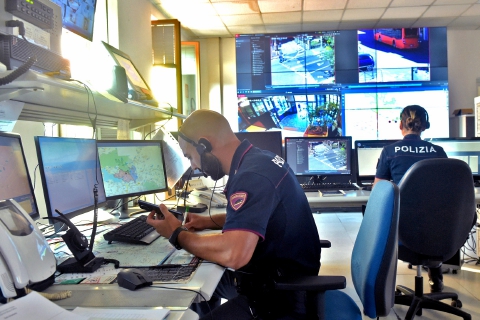 Varese, tormenta commessa del centro: manette