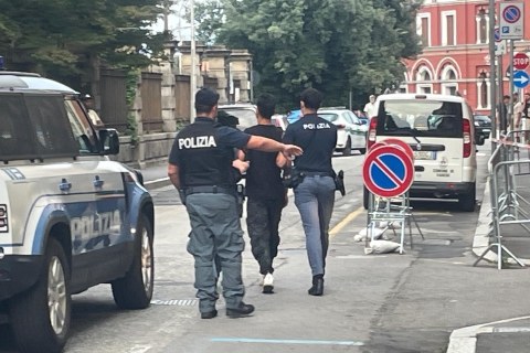 Maxi-retata della Polizia in via Como: quaranta identificati