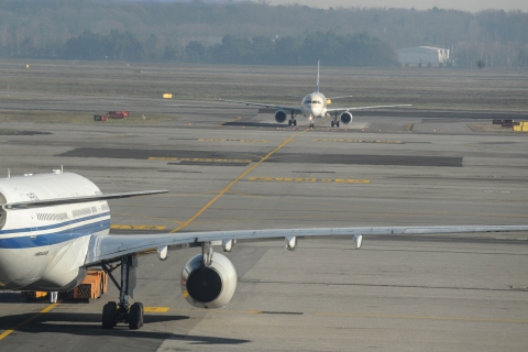 Aereo perde carburante, un’ora di stop ai voli a Malpensa
