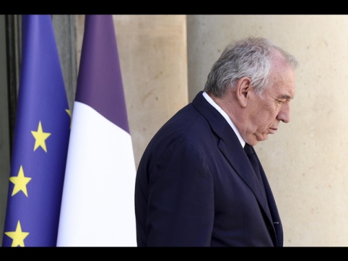 Francia: governo in bilico, Bayrou vede i leader da lunedì