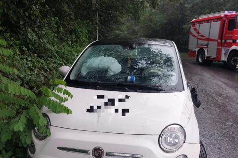 Auto ribaltata, paura a Viggiù