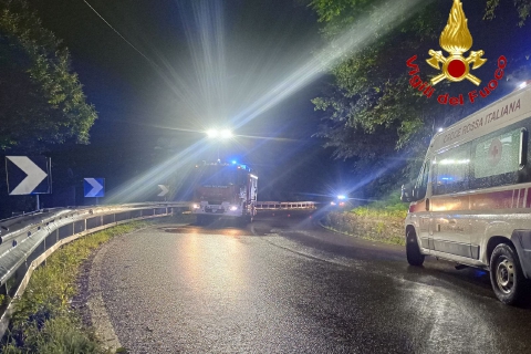 Schianto nella notte: sette ragazzi soccorsi