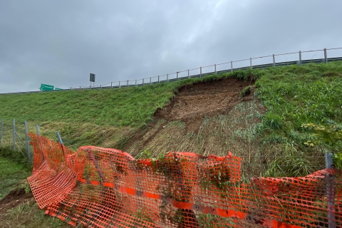 Cede la massicciata della A9 tra Saronno e Gerenzano