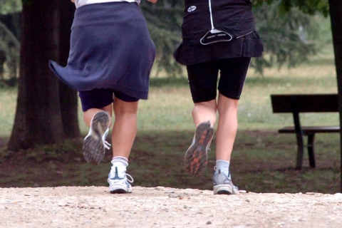 Lei fa jogging, lui la insegue nonostante il divieto: arrestato 61enne