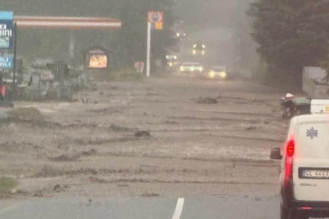 Nubifragio a Varzo, strade come fiumi