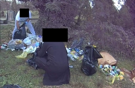 Abbandonano i rifiuti, ripuliscono sorvegliati dalla Locale