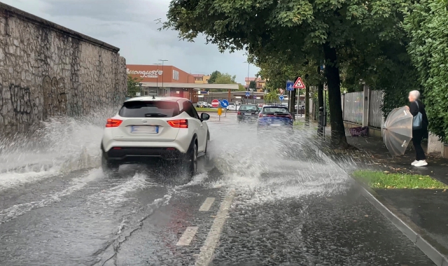 Strade allagate a Saronno giovedì scorso (foto Blitz)