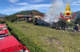 Box in fiamme a Casale Litta
