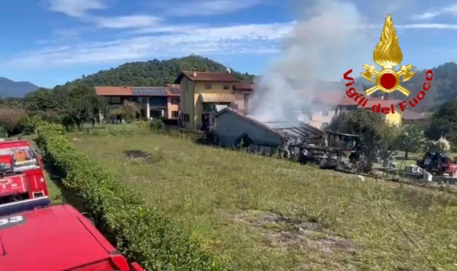 Box in fiamme a Casale Litta
