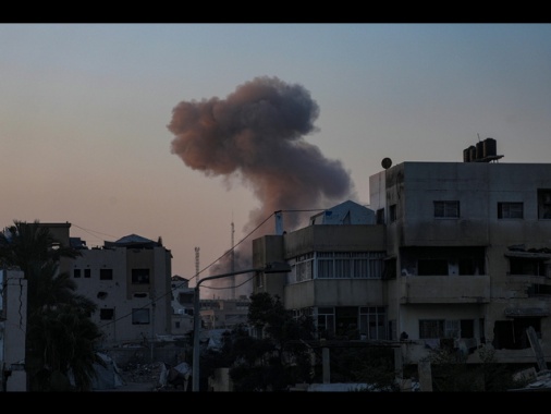 Wafa, spari Idf su tende degli sfollati a Gaza, morto un bimbo