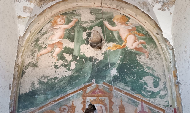 Parte degli affreschi che sono stati riscoperti nella Cappella di San Rocco a Bobbiate
