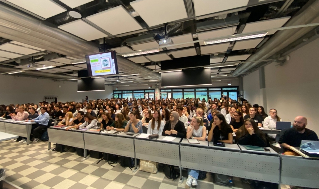 La prima lezione nell’aula di via Monte Generoso