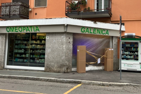 Legnano, spaccata notturna in farmacia