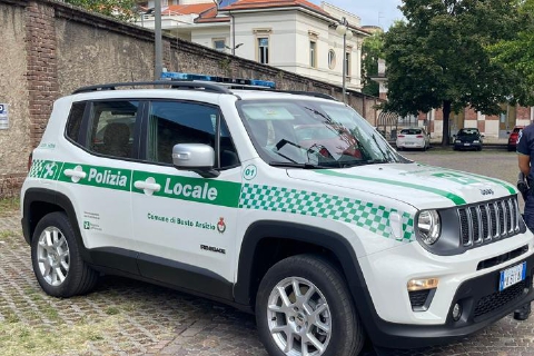Ubriaco e con il coltello: paura in biblioteca