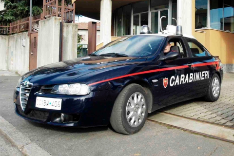 Accoltellato in casa dal figlio