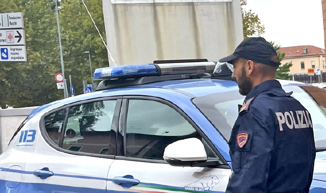 Ruba un'auto e cambia la targa: denunciato