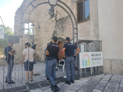 ++ Ladri al Museo di Isernia, rubati 200mila euro di merletti ++