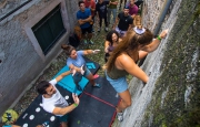 Borgo Blocco, arrampicata e comunità a Castello Cabiaglio