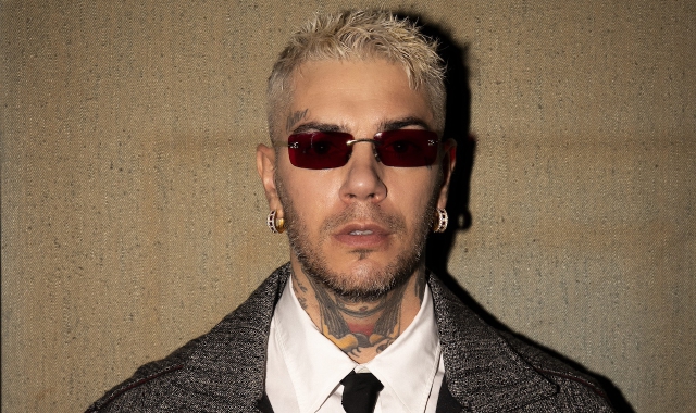 «EM16»: Emis Killa festeggia i 16 anni di carriera rap