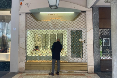 Rapinata gioielleria in centro a Varese