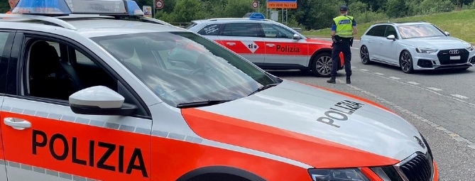 Compravano orologi di lusso con soldi falsi: in manette