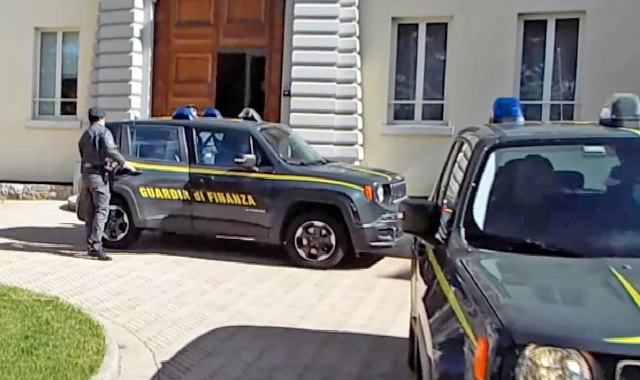 Bar e parrucchieri, lavoro nero: blitz della Gdf
