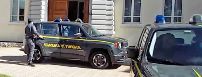 Bar e parrucchieri, lavoro nero: blitz della Gdf